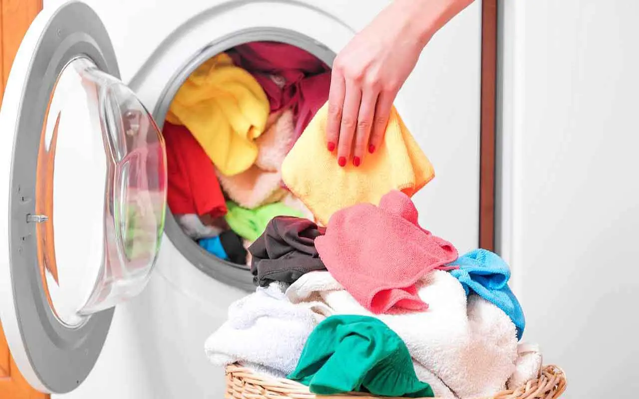 Il metodo delicato per pulire i tessuti più fragili e delicati senza rovinarli